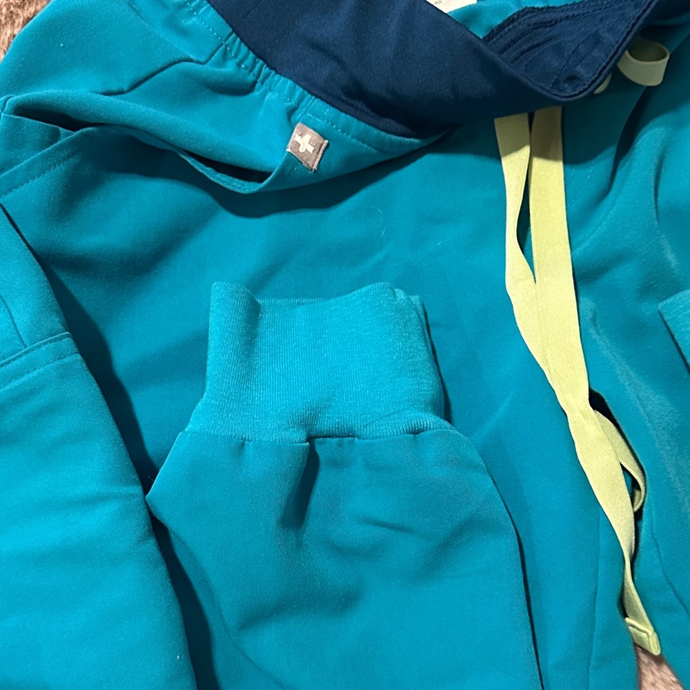 Figs  2 Teal scrub bottoms with Navy Waistband - Picture 4 of 6